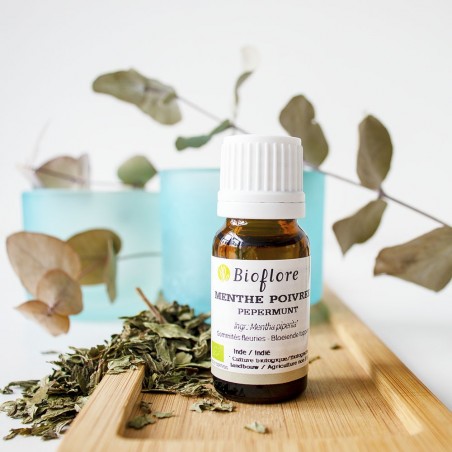 Organic peppermint essential oil to soothe headaches