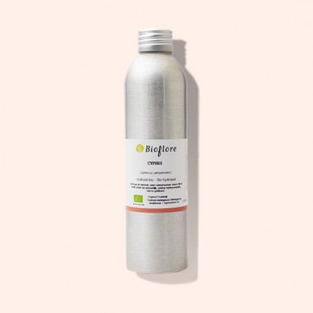 Hydrolaat van bio Cipres bevordert de afvoer van water en urine