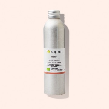 Hydrolaat van bio Cipres bevordert de afvoer van water en urine
