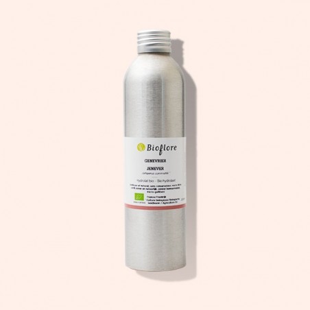 L'hydrolat genévrier bio pour les peaux grasses et les cheveux gras