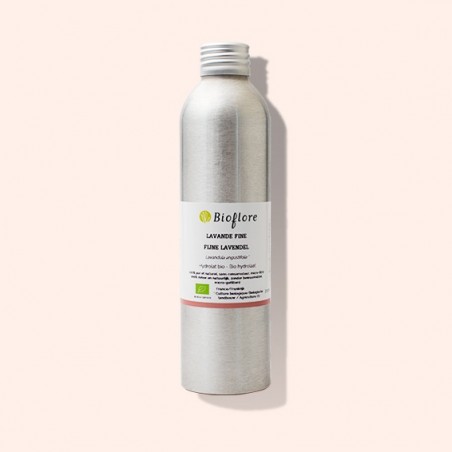 L'hydrolat de lavande fine bio apaise, nettoie et purifie la peau