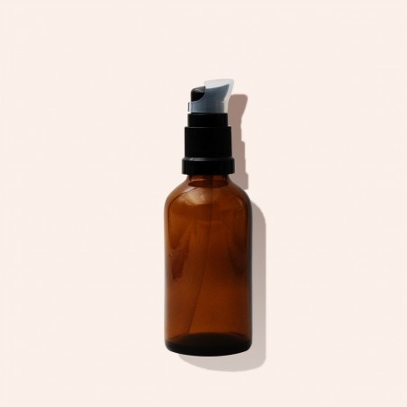 Onze bruine glazen flesjes voorzien van een pomp voor uw DIY cosmetica