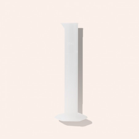 Onze maatbeker van 25 ml kan u gebruiken bij uw natuurlijke cosmetica