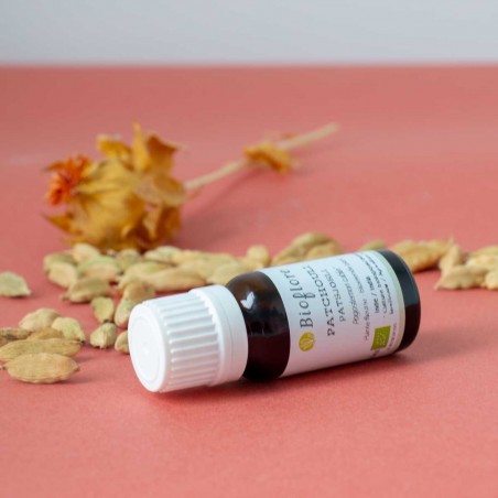 L'huile essentielle de patchouli décongestionnante pour jambes lourdes