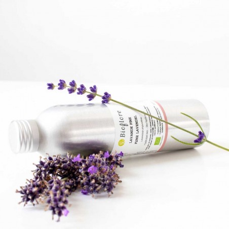 L'hydrolat de lavande fine bio apaise, nettoie et purifie la peau