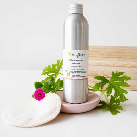 Hydrolat géranium bourbon rosat bio pour apaiser et rafraîchir la peau