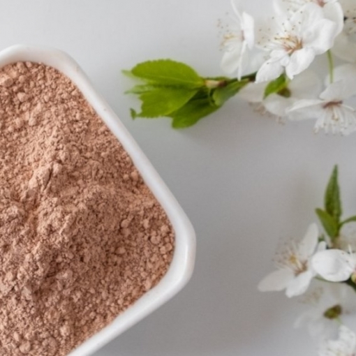 Soothing pink clay mask for sensitive skin