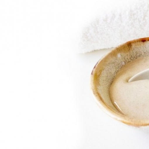 Soothing face mask with rose