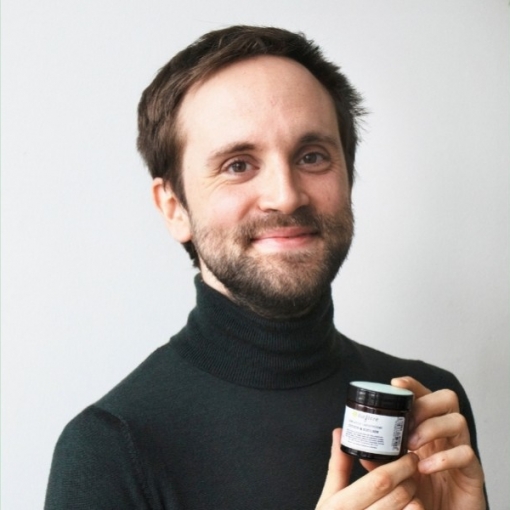 La routine de soins de Thomas