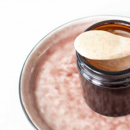 Crème gommante visage à faire à la maison