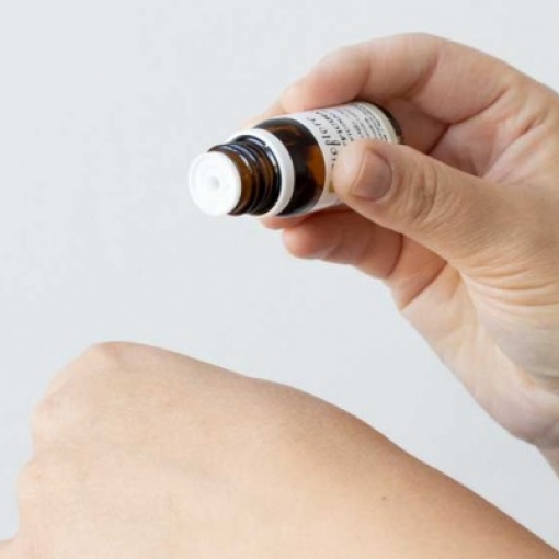 Guide d’utilisation des huiles essentielles sur la peau